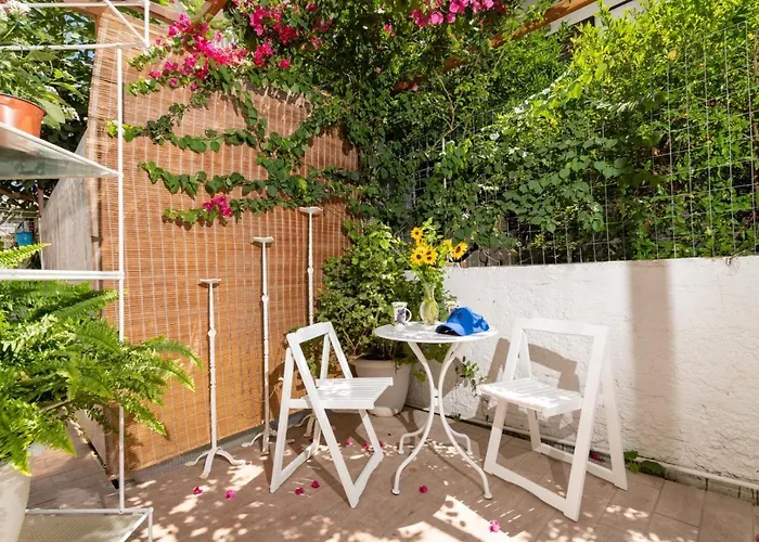Ibiscus And Lily Appartement