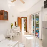 Ibiscus And Lily Apartament Rhodes City