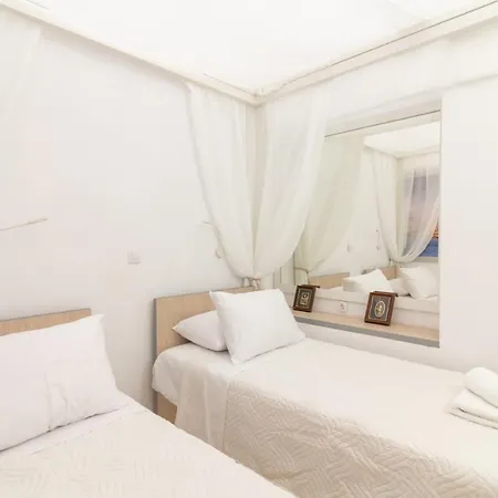 Ibiscus And Lily Apartamento Rhodes City