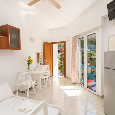 Ibiscus And Lily Apartamento Rhodes City