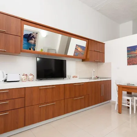 Ibiscus And Lily Apartman Rhodes City