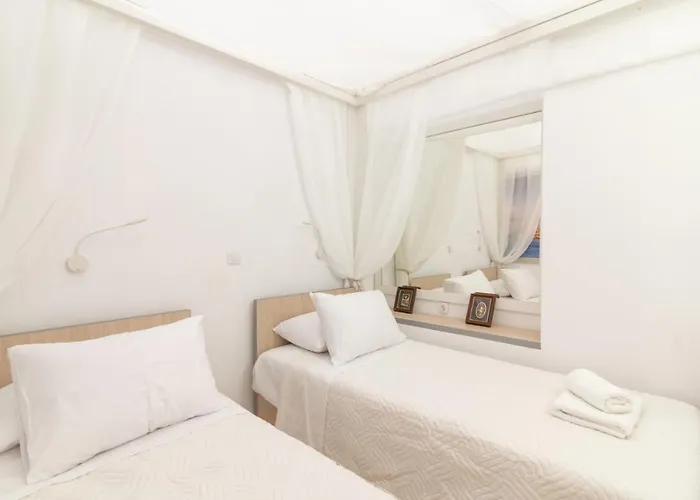 Ibiscus And Lily Apartman Rhodes City