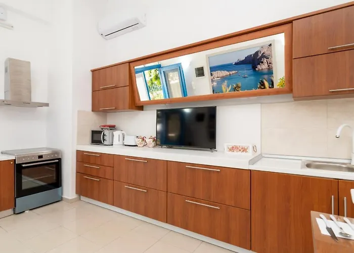 Ibiscus And Lily Apartman *