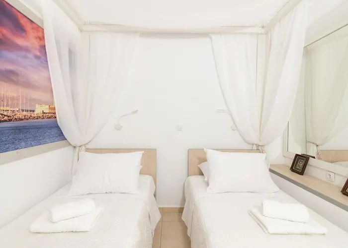 Ibiscus And Lily Apartman