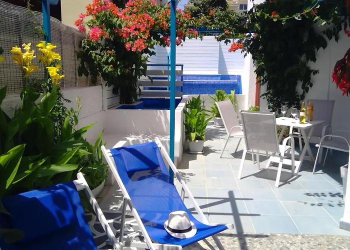 Ibiscus And Lily Apartman